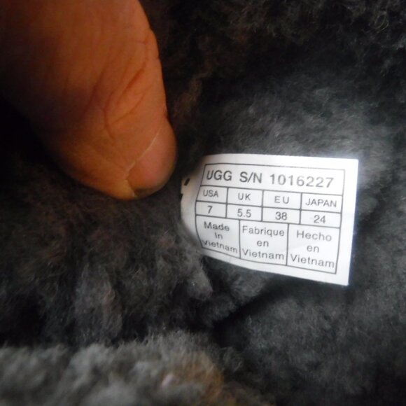 Ugg Boots Gray Womens Size 7 Black Side Buttons pre Owned - Picture 4 of 9